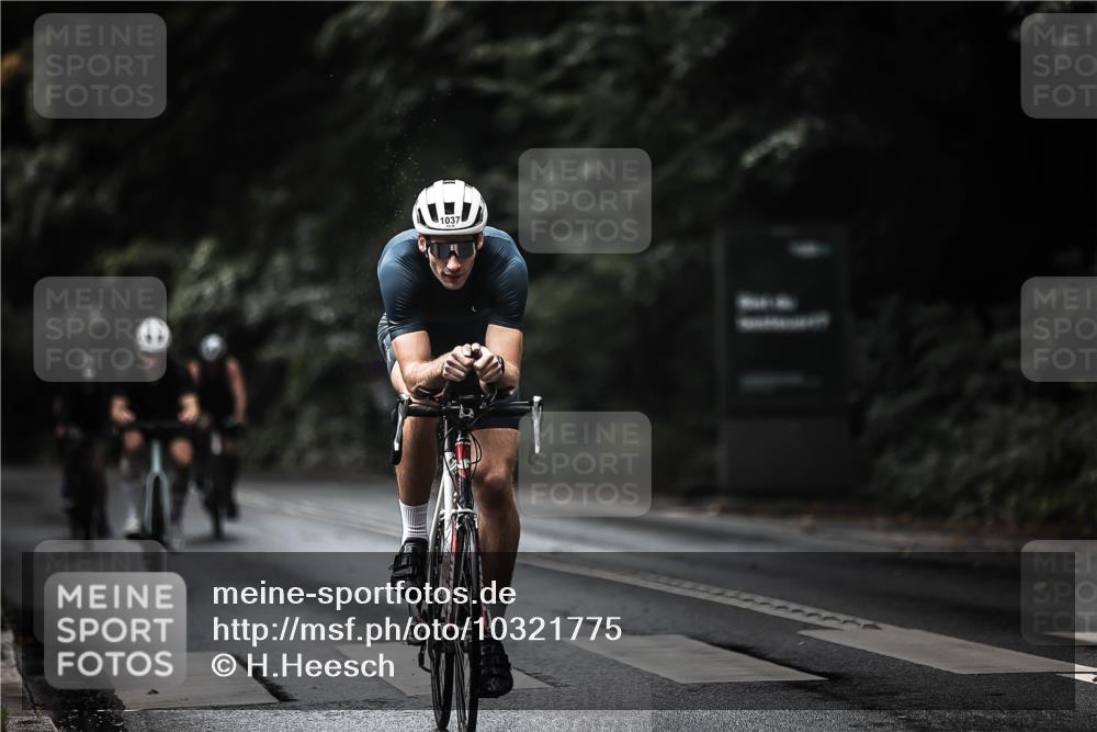 13.09.2026 - Stadtparktriathlon H.Heesch http://msf.ph/oto/10321775 13.09.2026 11:58:29 Radfahren 802, 877, 951, 970, 974, 1037, 1051 meine-sportfotos.de