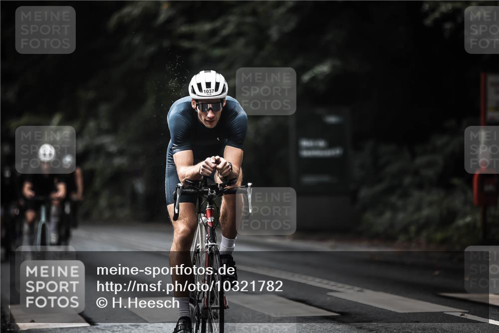 13.09.2026 - Stadtparktriathlon H.Heesch http://msf.ph/oto/10321782 13.09.2026 11:58:29 Radfahren 802, 877, 951, 970, 974, 1037, 1051 meine-sportfotos.de