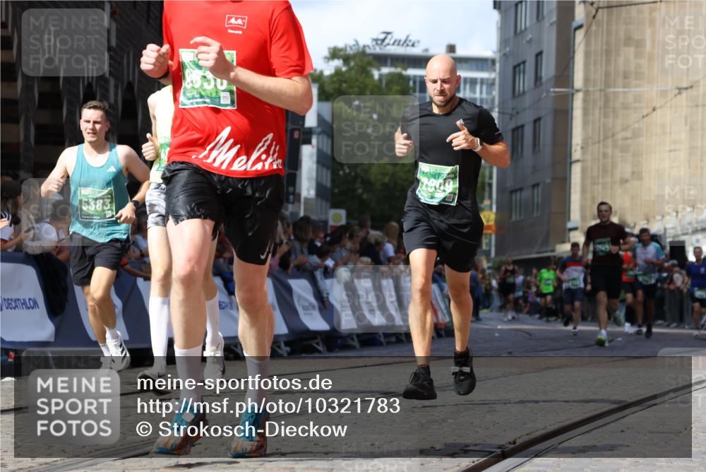 13.09.2026 - 21. swb-Marathon Bremen Strokosch-Dieckow http://msf.ph/oto/10321783 13.09.2026 13:09:07 Ziel 715, 3110, 3276, 3330, 4033, 5377, 5517, 5696, 6842, 6906, 7064, 7121, 8555, 9240, 9411, 9702, 9867, 9906, 9911, 1034, 1241, 2909, 3197, 4895, 4898, 5383, 8759, 9866, 9904, 10044 meine-sportfotos.de