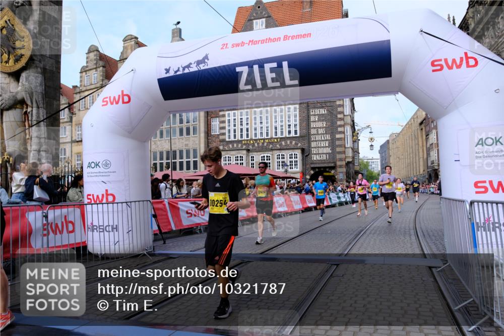 13.09.2026 - 21. swb-Marathon Bremen Tim E. http://msf.ph/oto/10321787 13.09.2026 10:59:09 Ziel 10254, 10383, 10477, 10485, 10787, 10794, 10832, 10843, 10948, 11034, 11228, 11267, 11278, 11488, 11602, 11743, 12127, 12130, 12131, 12176, 12271, 12414 meine-sportfotos.de
