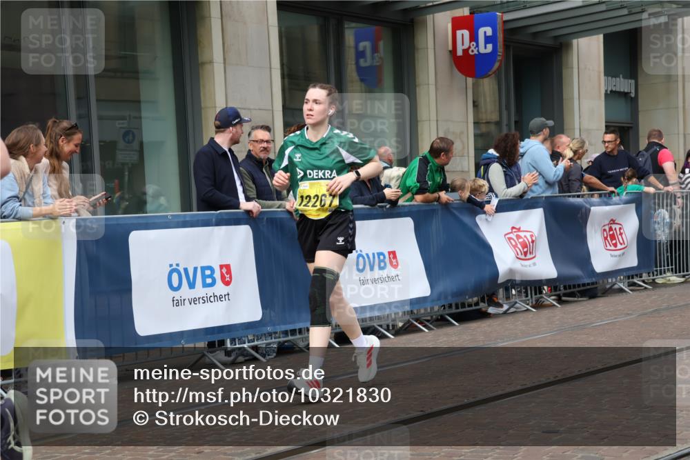 13.09.2026 - 21. swb-Marathon Bremen Strokosch-Dieckow http://msf.ph/oto/10321830 13.09.2026 10:59:13 Ziel 10147, 10377, 10745, 10922, 10928, 10929, 11151, 11207, 11419, 11500, 11501, 11519, 11594, 11873, 12267, 12295, 12481, 12527, 12537, 10383, 10415, 10427, 10477, 10492, 10668, 10787, 10843, 11034, 11086, 11125, 11267, 11278, 11301, 11302, 11500, 11602, 11913, 12015, 12118, 12127, 12130, 12131, 12200, 12271, 12297, 12414, 12541 meine-sportfotos.de
