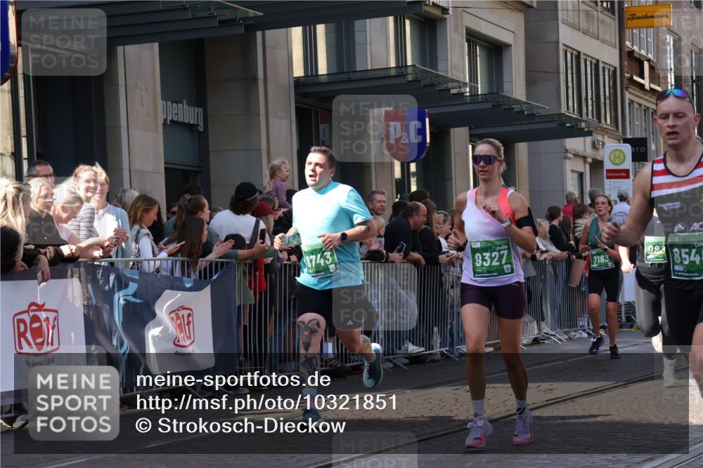 13.09.2026 - 21. swb-Marathon Bremen Strokosch-Dieckow http://msf.ph/oto/10321851 13.09.2026 13:18:23 Ziel 307, 465, 2055, 2324, 2948, 3631, 4120, 4413, 4642, 5277, 5867, 6293, 6294, 6787, 6818, 7104, 7163, 7245, 7602, 7731, 8404, 8540, 8743, 8872, 9019, 9275, 9327, 9833, 1146, 1419, 1872, 2055, 2260, 2671, 3241, 3458, 3514, 3634, 4131, 4733, 5292, 5307, 5460, 5695, 5948, 6152, 6293, 6294, 6448, 7491, 7954, 8094, 8943, 8944, 9134, 9609, 10065, 13150 meine-sportfotos.de