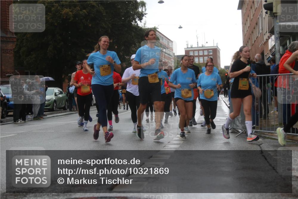 13.09.2026 - Kiel Lauf Markus Tischler http://msf.ph/oto/10321869 13.09.2026 10:55:53 Fleethörn 100, 11, 3237, 3235, 819 meine-sportfotos.de