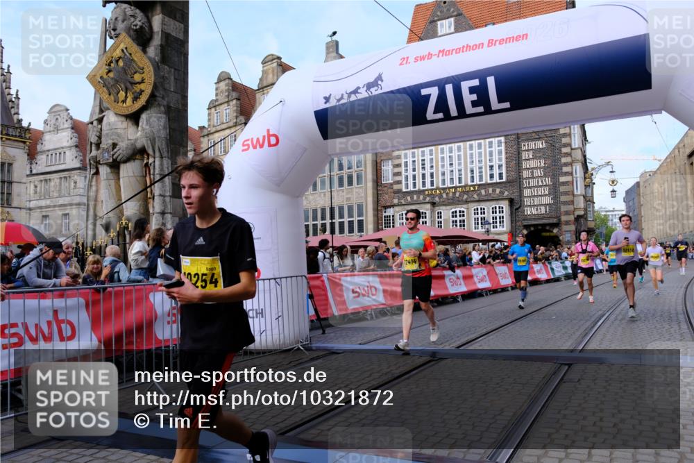 13.09.2026 - 21. swb-Marathon Bremen Tim E. http://msf.ph/oto/10321872 13.09.2026 10:59:10 Ziel 10254, 10383, 10477, 10485, 10787, 10794, 10832, 10843, 10948, 11034, 11228, 11267, 11278, 11488, 11602, 11743, 12015, 12127, 12130, 12131, 12176, 12271, 12414 meine-sportfotos.de