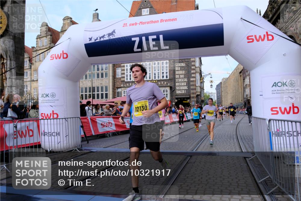 13.09.2026 - 21. swb-Marathon Bremen Tim E. http://msf.ph/oto/10321917 13.09.2026 10:59:12 Ziel 10254, 10383, 10427, 10477, 10485, 10787, 10794, 10832, 10843, 10948, 11034, 11228, 11267, 11278, 11488, 11602, 12015, 12127, 12130, 12131, 12176, 12271, 12297, 12414 meine-sportfotos.de