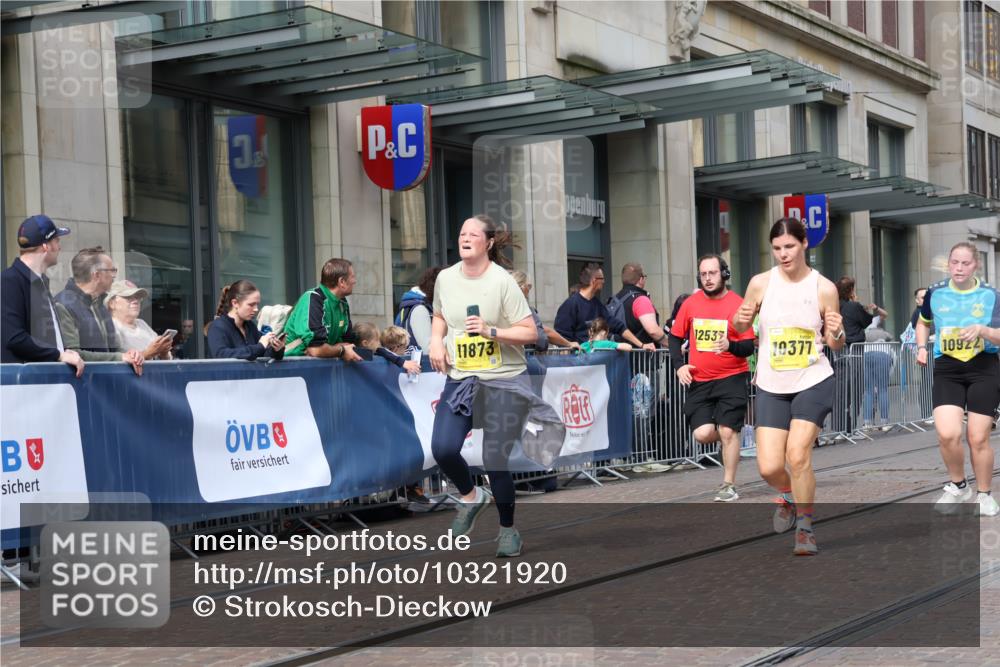 13.09.2026 - 21. swb-Marathon Bremen Strokosch-Dieckow http://msf.ph/oto/10321920 13.09.2026 10:59:18 Ziel 10147, 10355, 10377, 10669, 10745, 10922, 10928, 10929, 11056, 11089, 11151, 11194, 11207, 11419, 11501, 11519, 11594, 11803, 11873, 12138, 12295, 12480, 12481, 12527, 10383, 10415, 10427, 10477, 10492, 10668, 10843, 11034, 11086, 11125, 11301, 11302, 11500, 11602, 11913, 12015, 12118, 12127, 12131, 12200, 12267, 12271, 12297, 12537, 12541 meine-sportfotos.de