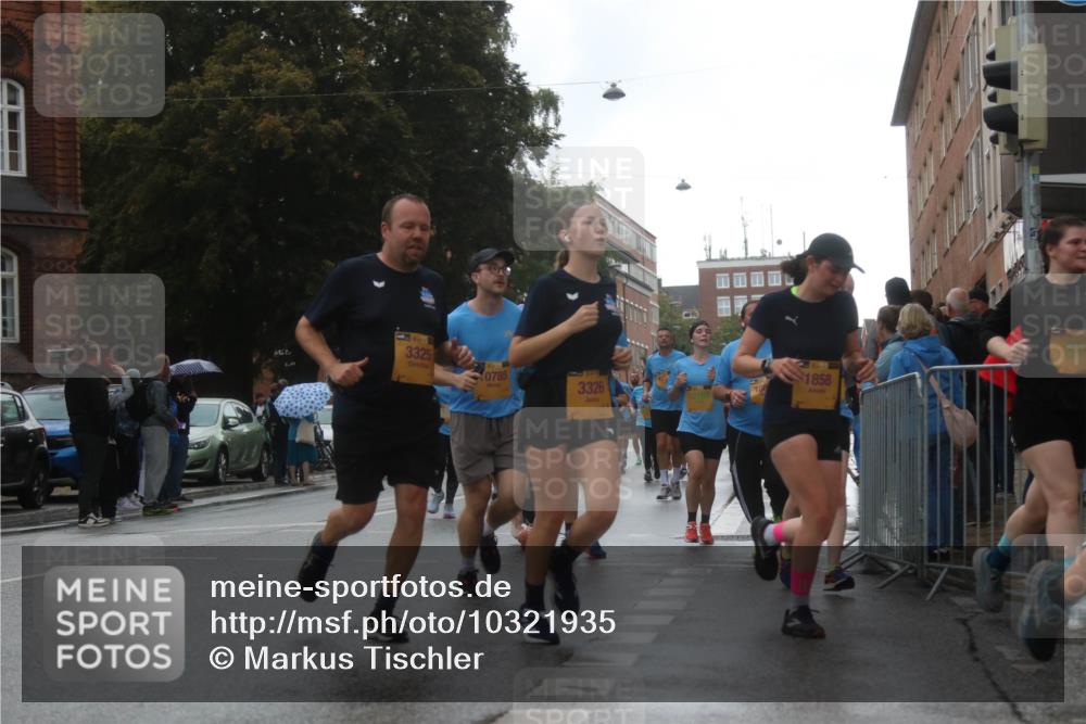 13.09.2026 - Kiel Lauf Markus Tischler http://msf.ph/oto/10321935 13.09.2026 10:56:01 Fleethörn 3325, 3326, 1858 meine-sportfotos.de