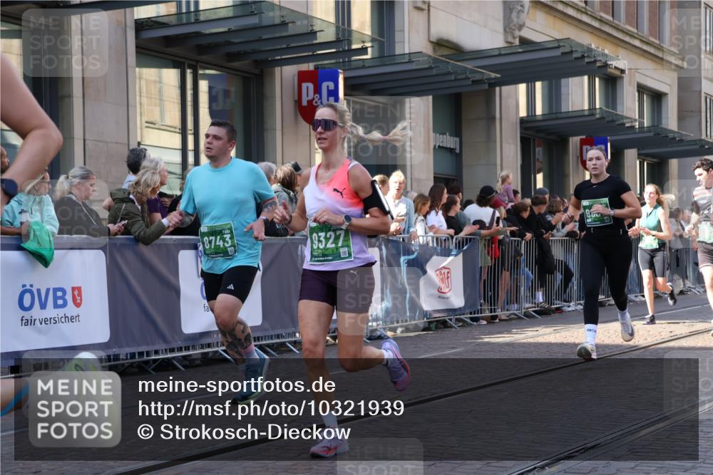 13.09.2026 - 21. swb-Marathon Bremen Strokosch-Dieckow http://msf.ph/oto/10321939 13.09.2026 13:18:25 Ziel 307, 465, 2324, 2948, 3631, 4120, 4413, 4642, 4916, 5277, 5867, 6787, 7104, 7163, 7245, 7602, 7731, 8404, 8540, 8743, 8872, 9019, 9275, 9327, 9833, 1146, 1419, 1872, 2055, 2260, 2671, 3241, 3458, 3514, 3634, 4131, 5292, 5307, 5460, 5695, 6152, 6293, 6294, 6818, 7491, 7954, 8094, 8943, 8944, 9134, 9609, 10065, 13150 meine-sportfotos.de