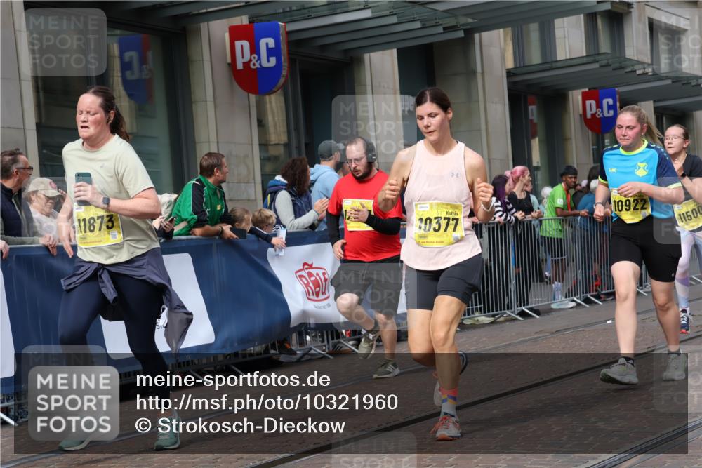 13.09.2026 - 21. swb-Marathon Bremen Strokosch-Dieckow http://msf.ph/oto/10321960 13.09.2026 10:59:19 Ziel 10147, 10236, 10355, 10377, 10669, 10745, 10922, 10928, 10929, 11056, 11089, 11151, 11194, 11207, 11419, 11501, 11519, 11594, 11803, 11873, 12138, 12295, 12480, 12481, 12527, 10383, 10415, 10427, 10477, 10492, 10668, 10843, 11034, 11086, 11125, 11301, 11302, 11500, 11602, 11913, 12015, 12118, 12127, 12131, 12200, 12267, 12271, 12297, 12537, 12541 meine-sportfotos.de