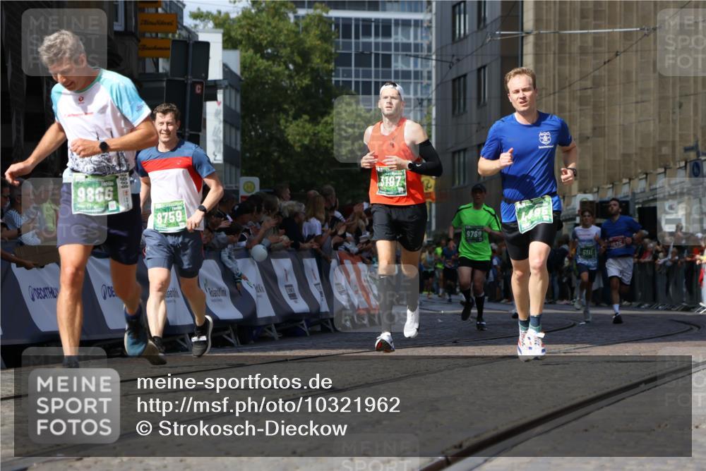 13.09.2026 - 21. swb-Marathon Bremen Strokosch-Dieckow http://msf.ph/oto/10321962 13.09.2026 13:09:17 Ziel 1925, 2287, 3110, 3330, 4384, 5517, 5636, 5696, 6906, 7262, 8120, 9240, 9867, 9906, 9911, 1034, 3197, 4895, 5111, 6652, 8759, 9789, 9866 meine-sportfotos.de