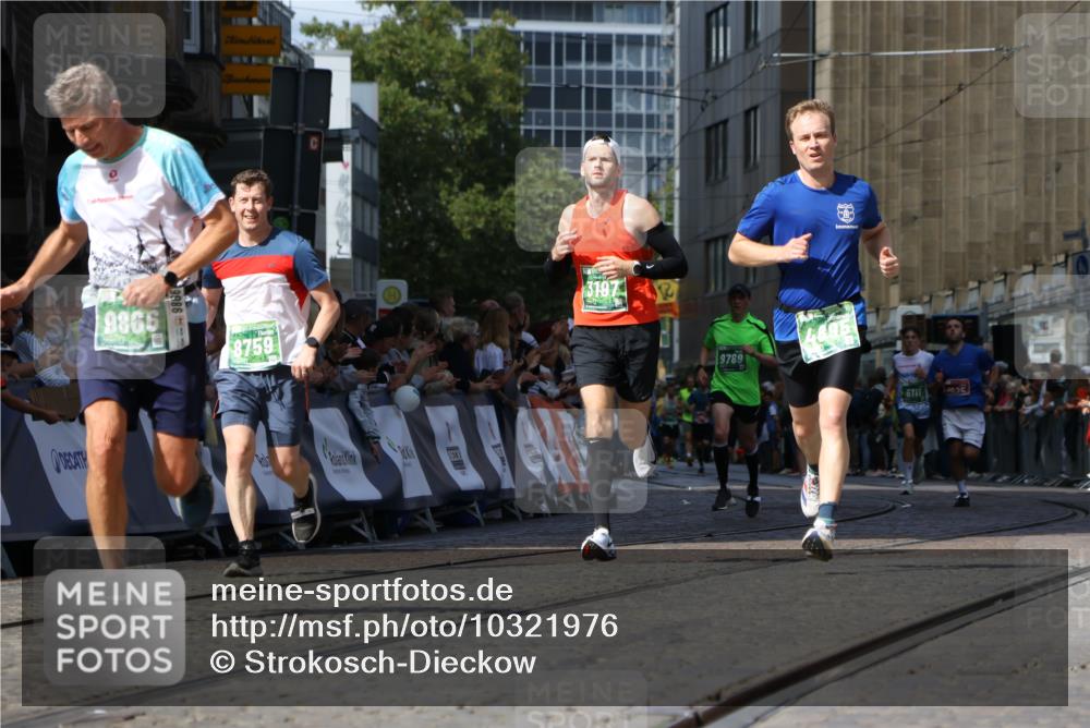 13.09.2026 - 21. swb-Marathon Bremen Strokosch-Dieckow http://msf.ph/oto/10321976 13.09.2026 13:09:17 Ziel 1925, 2287, 3110, 3330, 4384, 5517, 5636, 5696, 6906, 7262, 8120, 9240, 9867, 9906, 9911, 1034, 3197, 4895, 5111, 6652, 8759, 9789, 9866 meine-sportfotos.de