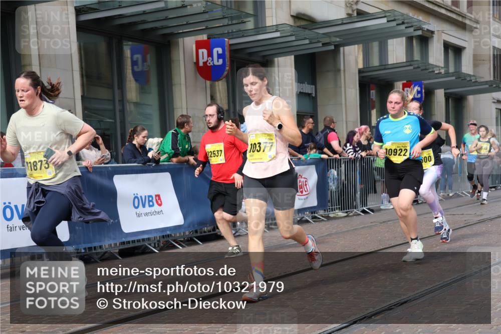 13.09.2026 - 21. swb-Marathon Bremen Strokosch-Dieckow http://msf.ph/oto/10321979 13.09.2026 10:59:19 Ziel 10147, 10236, 10355, 10377, 10669, 10745, 10922, 10928, 10929, 11056, 11089, 11151, 11194, 11207, 11419, 11501, 11519, 11594, 11803, 11873, 12138, 12295, 12480, 12481, 12527, 10383, 10415, 10427, 10477, 10492, 10668, 10843, 11034, 11086, 11125, 11301, 11302, 11500, 11602, 11913, 12015, 12118, 12127, 12131, 12200, 12267, 12271, 12297, 12537, 12541 meine-sportfotos.de