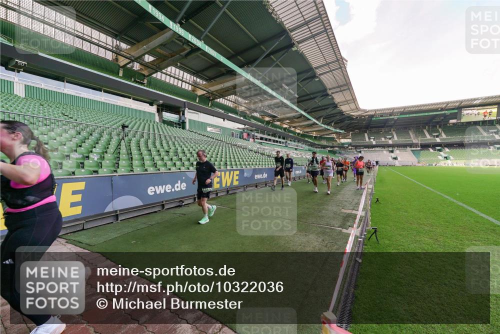 13.09.2026 - 21. swb-Marathon Bremen Michael Burmester http://msf.ph/oto/10322036 13.09.2026 13:22:46 Laufen im Stadion 128, 160, 211, 258, 343, 351, 423, 434, 441, 533, 571, 601, 609, 708, 851, 892, 1060, 1094, 1157, 1177, 1178, 1259, 1331, 1344, 1417, 1518, 1657, 1669, 1691, 1729, 1746, 1788, 1883, 2213, 2290, 2433, 2475, 2504, 2526, 2551, 2619, 2632, 2652, 2660, 2685, 2711, 2828, 2954, 2964, 2995, 3022, 3034, 3225, 3252, 3292, 3347, 3351, 3423, 3447, 3505, 3530, 3559, 3682, 3727, 3770, 3784, 3819, 4020, 4054, 4231, 4406, 4407, 4431, 4466, 4467, 4584, 1506 meine-sportfotos.de