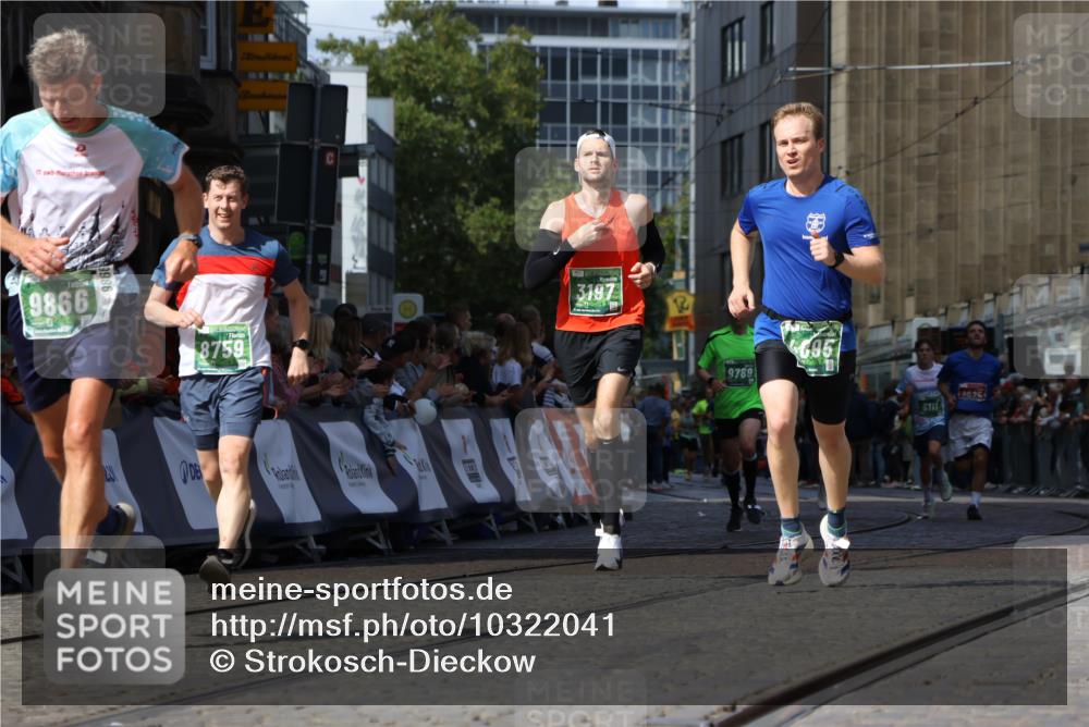 13.09.2026 - 21. swb-Marathon Bremen Strokosch-Dieckow http://msf.ph/oto/10322041 13.09.2026 13:09:17 Ziel 1925, 2287, 3110, 3330, 4384, 5517, 5636, 5696, 6906, 7262, 8120, 9240, 9867, 9906, 9911, 1034, 3197, 4895, 5111, 6652, 8759, 9789, 9866 meine-sportfotos.de