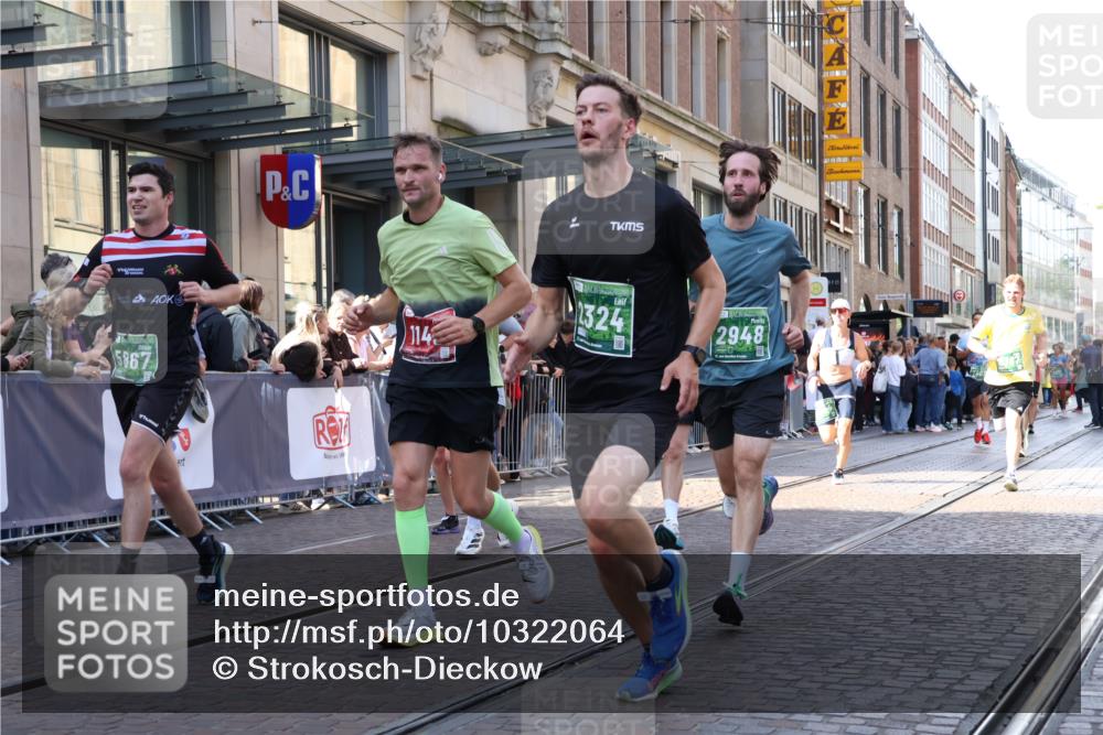 13.09.2026 - 21. swb-Marathon Bremen Strokosch-Dieckow http://msf.ph/oto/10322064 13.09.2026 13:18:27 Ziel 307, 465, 2324, 2948, 3631, 4120, 4413, 4642, 4916, 5277, 5867, 6787, 7104, 7163, 7245, 7602, 7791, 8540, 8743, 9275, 9327, 9833, 1146, 1419, 1872, 2055, 2260, 2671, 3241, 3458, 3634, 5292, 5307, 5460, 5695, 6152, 6293, 6294, 6818, 7491, 7731, 7954, 8094, 8404, 8872, 8943, 8944, 9019, 9134, 9275, 9609, 10065, 13150 meine-sportfotos.de
