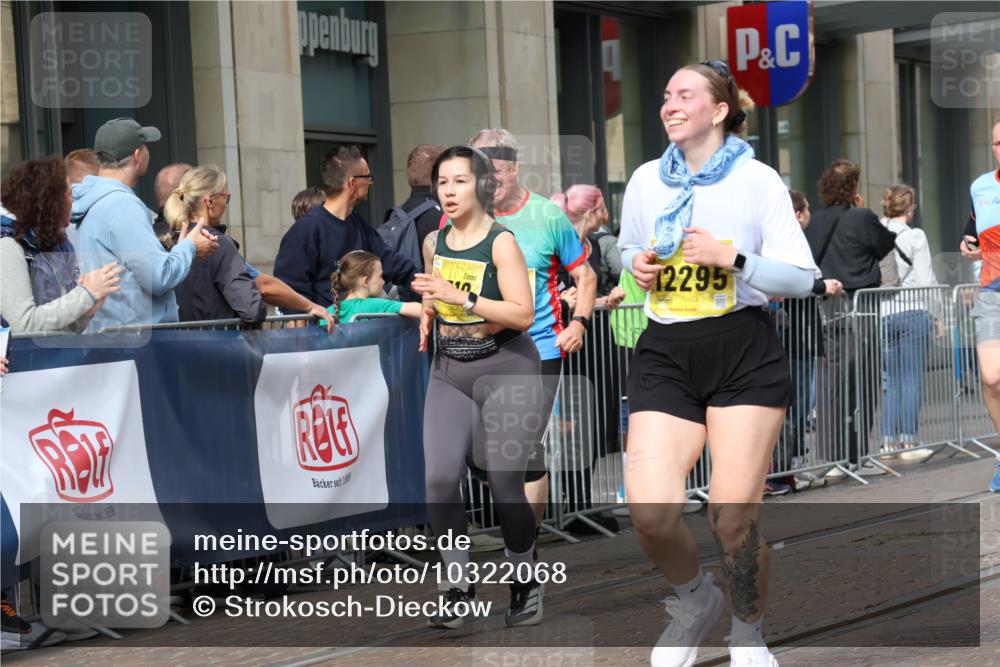 13.09.2026 - 21. swb-Marathon Bremen Strokosch-Dieckow http://msf.ph/oto/10322068 13.09.2026 10:59:22 Ziel 10147, 10236, 10355, 10669, 10745, 10922, 10928, 10929, 11054, 11056, 11089, 11151, 11194, 11207, 11419, 11501, 11519, 11594, 11803, 12138, 12242, 12243, 12295, 12480, 12481, 12527, 10377, 10415, 10427, 10492, 10668, 10922, 11086, 11125, 11301, 11302, 11500, 11873, 11913, 12015, 12118, 12200, 12267, 12297, 12537, 12541 meine-sportfotos.de