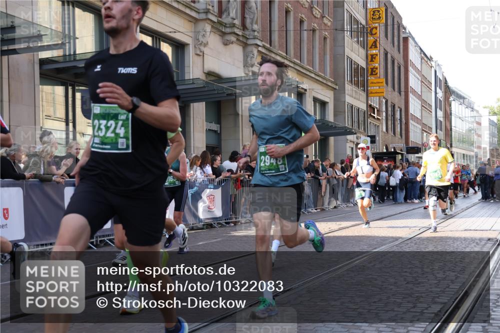 13.09.2026 - 21. swb-Marathon Bremen Strokosch-Dieckow http://msf.ph/oto/10322083 13.09.2026 13:18:27 Ziel 307, 465, 2324, 2948, 3631, 4120, 4413, 4642, 4916, 5277, 5867, 6787, 7104, 7163, 7245, 7602, 7791, 8540, 8743, 9275, 9327, 9833, 1146, 1419, 1872, 2055, 2260, 2671, 3241, 3458, 3634, 5292, 5307, 5460, 5695, 6152, 6293, 6294, 6818, 7491, 7731, 7954, 8094, 8404, 8872, 8943, 8944, 9019, 9134, 9275, 9609, 10065, 13150 meine-sportfotos.de