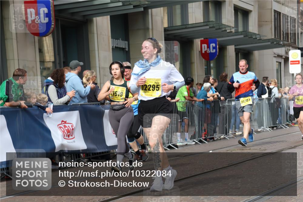 13.09.2026 - 21. swb-Marathon Bremen Strokosch-Dieckow http://msf.ph/oto/10322084 13.09.2026 10:59:23 Ziel 10147, 10236, 10355, 10669, 10691, 10745, 10928, 10929, 11054, 11056, 11089, 11151, 11194, 11207, 11419, 11501, 11519, 11594, 11803, 11904, 12138, 12242, 12243, 12295, 12388, 12480, 12481, 12527, 10377, 10415, 10427, 10492, 10668, 10922, 11086, 11125, 11301, 11302, 11500, 11873, 11913, 12118, 12200, 12267, 12297, 12537, 12541 meine-sportfotos.de