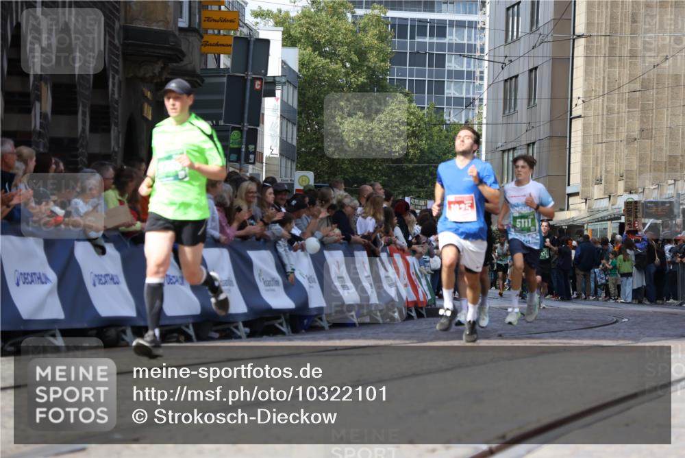13.09.2026 - 21. swb-Marathon Bremen Strokosch-Dieckow http://msf.ph/oto/10322101 13.09.2026 13:09:21 Ziel 1925, 2287, 2291, 2909, 3330, 4384, 4898, 5383, 5517, 5636, 5696, 6906, 7262, 8120, 8830, 9867, 9906, 9911, 10044, 1034, 4473, 5111, 6652, 9789 meine-sportfotos.de