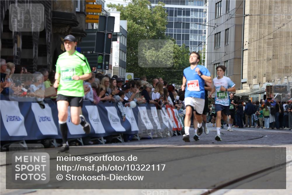 13.09.2026 - 21. swb-Marathon Bremen Strokosch-Dieckow http://msf.ph/oto/10322117 13.09.2026 13:09:21 Ziel 1925, 2287, 2291, 2909, 3330, 4384, 4898, 5383, 5517, 5636, 5696, 6906, 7262, 8120, 8830, 9867, 9906, 9911, 10044, 1034, 4473, 5111, 6652, 9789 meine-sportfotos.de