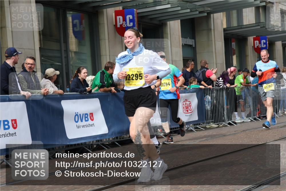 13.09.2026 - 21. swb-Marathon Bremen Strokosch-Dieckow http://msf.ph/oto/10322127 13.09.2026 10:59:23 Ziel 10147, 10236, 10355, 10669, 10691, 10745, 10928, 10929, 11054, 11056, 11089, 11151, 11194, 11207, 11419, 11501, 11519, 11594, 11803, 11904, 12138, 12242, 12243, 12295, 12388, 12480, 12481, 12527, 10377, 10415, 10427, 10492, 10668, 10922, 11086, 11125, 11301, 11302, 11500, 11873, 11913, 12118, 12200, 12267, 12297, 12537, 12541 meine-sportfotos.de