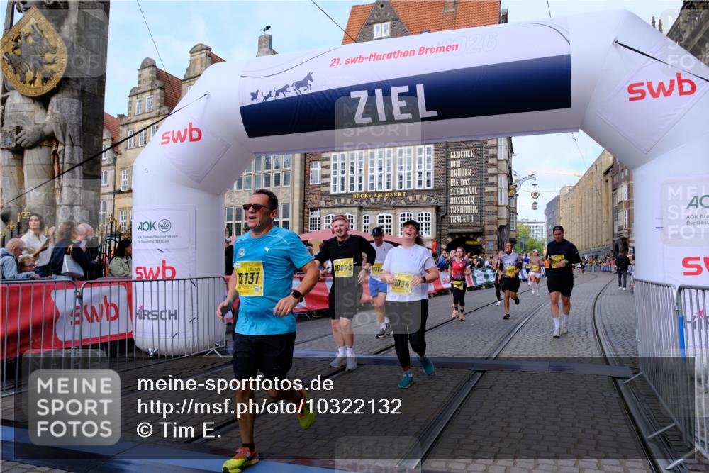 13.09.2026 - 21. swb-Marathon Bremen Tim E. http://msf.ph/oto/10322132 13.09.2026 10:59:16 Ziel 10254, 10383, 10415, 10427, 10477, 10485, 10787, 10794, 10832, 10843, 10948, 11034, 11267, 11278, 11602, 11913, 12015, 12127, 12130, 12131, 12176, 12271, 12297, 12414 meine-sportfotos.de