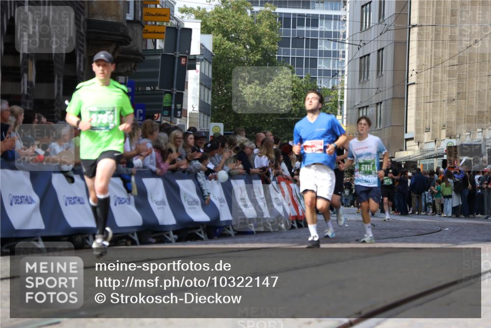 13.09.2026 - 21. swb-Marathon Bremen Strokosch-Dieckow http://msf.ph/oto/10322147 13.09.2026 13:09:21 Ziel 1925, 2287, 2291, 2909, 3330, 4384, 4898, 5383, 5517, 5636, 5696, 6906, 7262, 8120, 8830, 9867, 9906, 9911, 10044, 1034, 4473, 5111, 6652, 9789 meine-sportfotos.de
