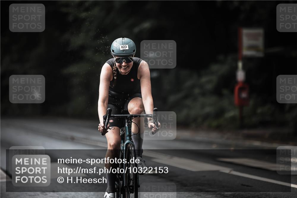 13.09.2026 - Stadtparktriathlon H.Heesch http://msf.ph/oto/10322153 13.09.2026 11:58:55 Radfahren 823, 886, 980 meine-sportfotos.de