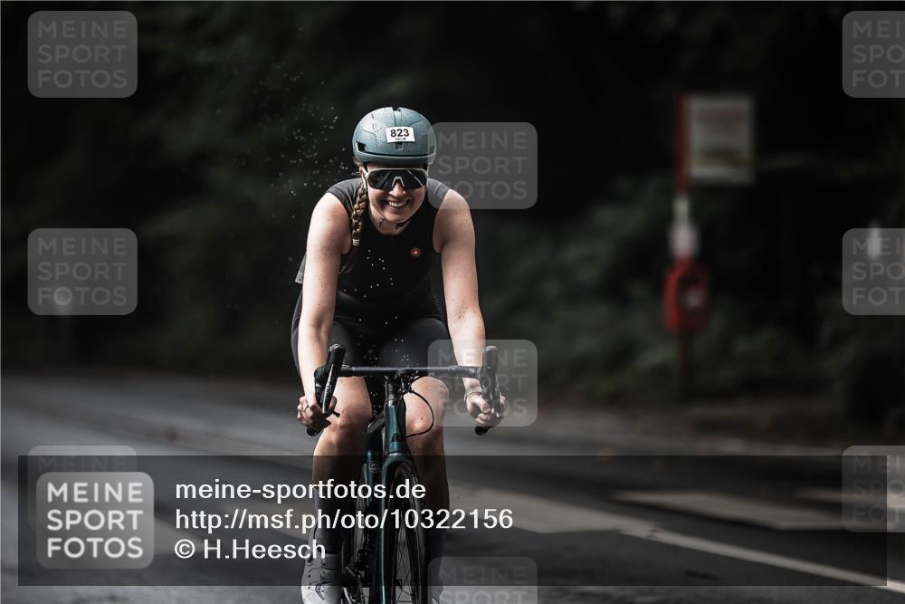 13.09.2026 - Stadtparktriathlon H.Heesch http://msf.ph/oto/10322156 13.09.2026 11:58:55 Radfahren 823, 886, 980 meine-sportfotos.de