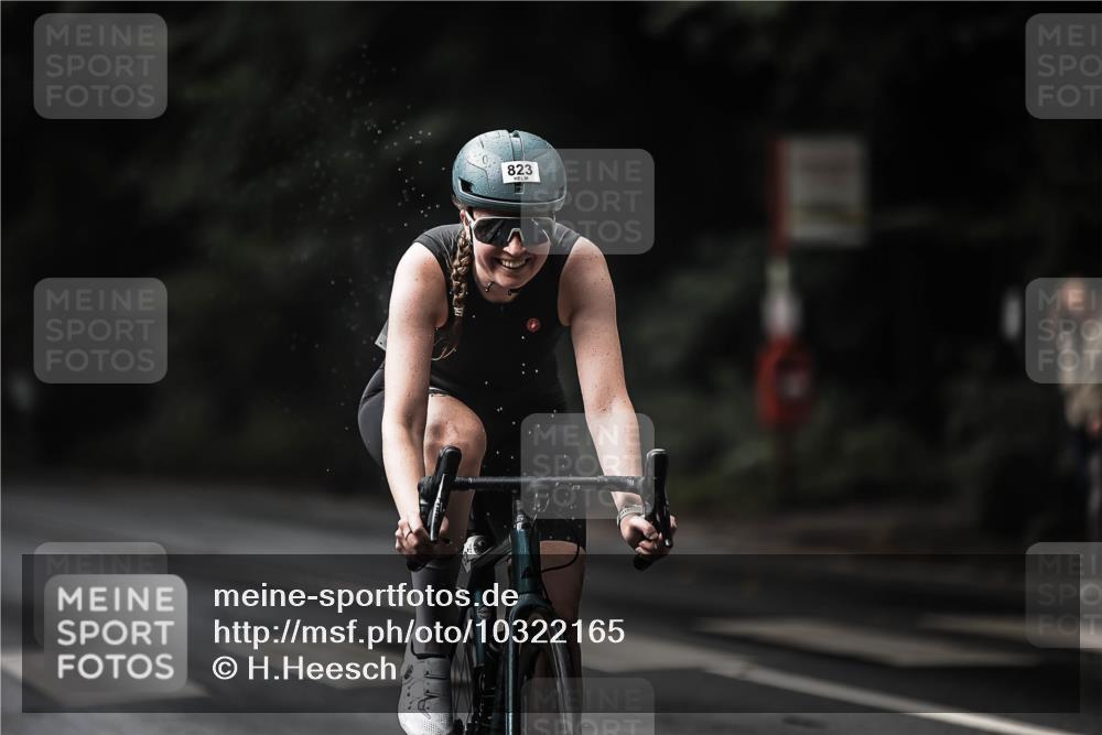 13.09.2026 - Stadtparktriathlon H.Heesch http://msf.ph/oto/10322165 13.09.2026 11:58:55 Radfahren 823, 886, 980 meine-sportfotos.de