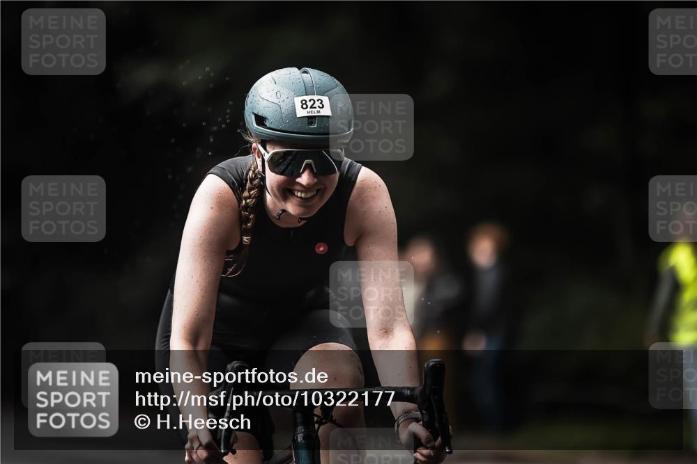 13.09.2026 - Stadtparktriathlon H.Heesch http://msf.ph/oto/10322177 13.09.2026 11:58:56 Radfahren 823 meine-sportfotos.de