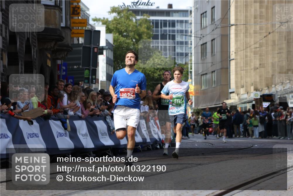 13.09.2026 - 21. swb-Marathon Bremen Strokosch-Dieckow http://msf.ph/oto/10322190 13.09.2026 13:09:22 Ziel 1925, 2287, 2291, 2909, 3330, 4384, 4898, 5383, 5517, 5636, 5696, 6906, 7262, 8120, 8830, 9906, 9911, 10044, 4473, 5111, 6652, 9789 meine-sportfotos.de