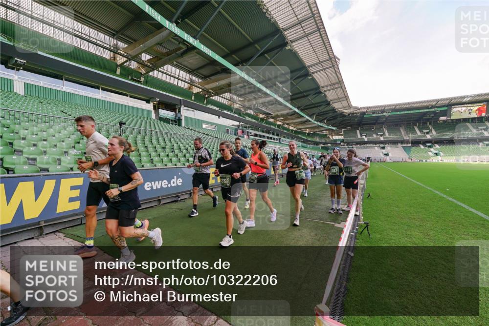 13.09.2026 - 21. swb-Marathon Bremen Michael Burmester http://msf.ph/oto/10322206 13.09.2026 13:23:10 Laufen im Stadion 128, 137, 160, 182, 211, 324, 343, 351, 434, 533, 571, 609, 708, 721, 743, 851, 892, 1157, 1178, 1259, 1331, 1344, 1417, 1597, 1598, 1657, 1669, 1691, 1729, 1746, 1788, 1883, 2213, 2286, 2290, 2433, 2445, 2475, 2495, 2503, 2504, 2526, 2619, 2632, 2652, 2660, 2685, 2711, 2768, 2936, 2964, 2968, 3252, 3282, 3288, 3289, 3292, 3347, 3351, 3364, 3395, 3423, 3447, 3505, 3530, 3559, 3682, 3727, 3770, 3784, 3819, 4020, 4054, 4231, 4406, 4407, 4431, 4466, 4467, 4584, 1506 meine-sportfotos.de