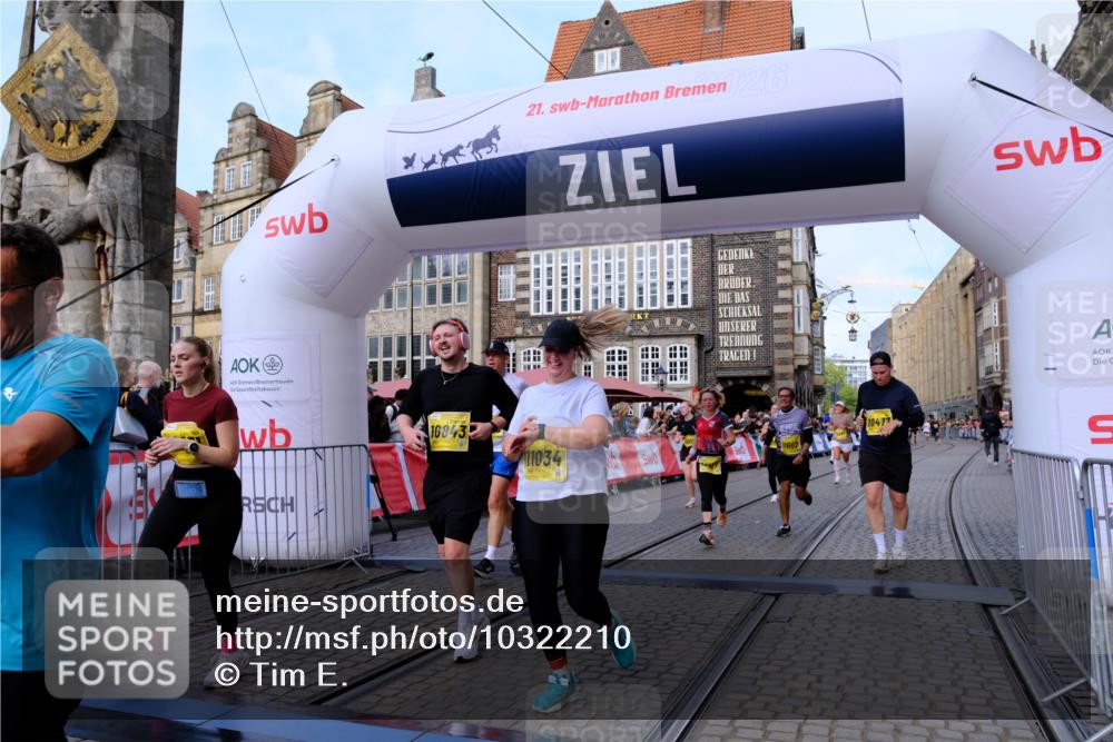 13.09.2026 - 21. swb-Marathon Bremen Tim E. http://msf.ph/oto/10322210 13.09.2026 10:59:16 Ziel 10254, 10383, 10415, 10427, 10477, 10485, 10787, 10794, 10832, 10843, 10948, 11034, 11267, 11278, 11602, 11913, 12015, 12127, 12130, 12131, 12176, 12271, 12297, 12414 meine-sportfotos.de
