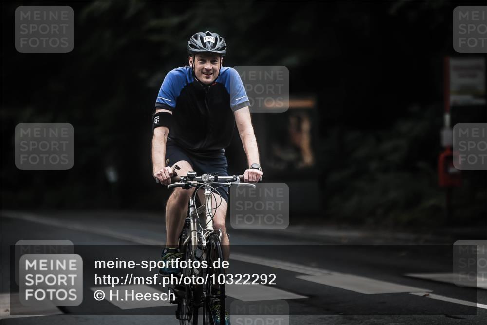13.09.2026 - Stadtparktriathlon H.Heesch http://msf.ph/oto/10322292 13.09.2026 13:08:03 Radfahren 1303, 1418 meine-sportfotos.de