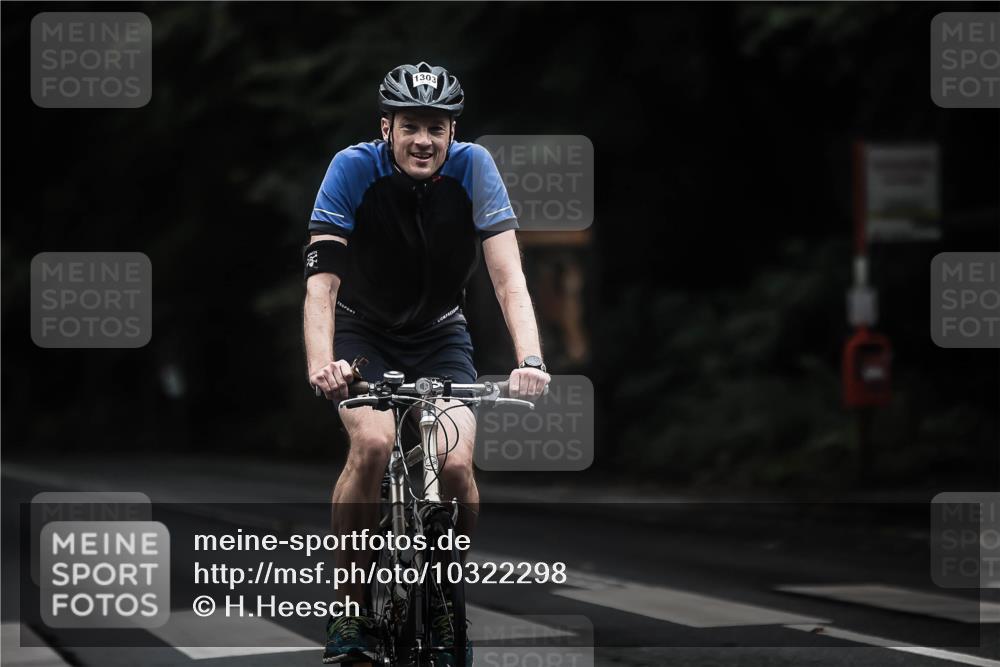 13.09.2026 - Stadtparktriathlon H.Heesch http://msf.ph/oto/10322298 13.09.2026 13:08:03 Radfahren 1303, 1418 meine-sportfotos.de