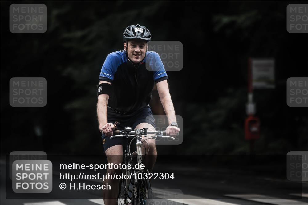13.09.2026 - Stadtparktriathlon H.Heesch http://msf.ph/oto/10322304 13.09.2026 13:08:03 Radfahren 1303, 1418 meine-sportfotos.de