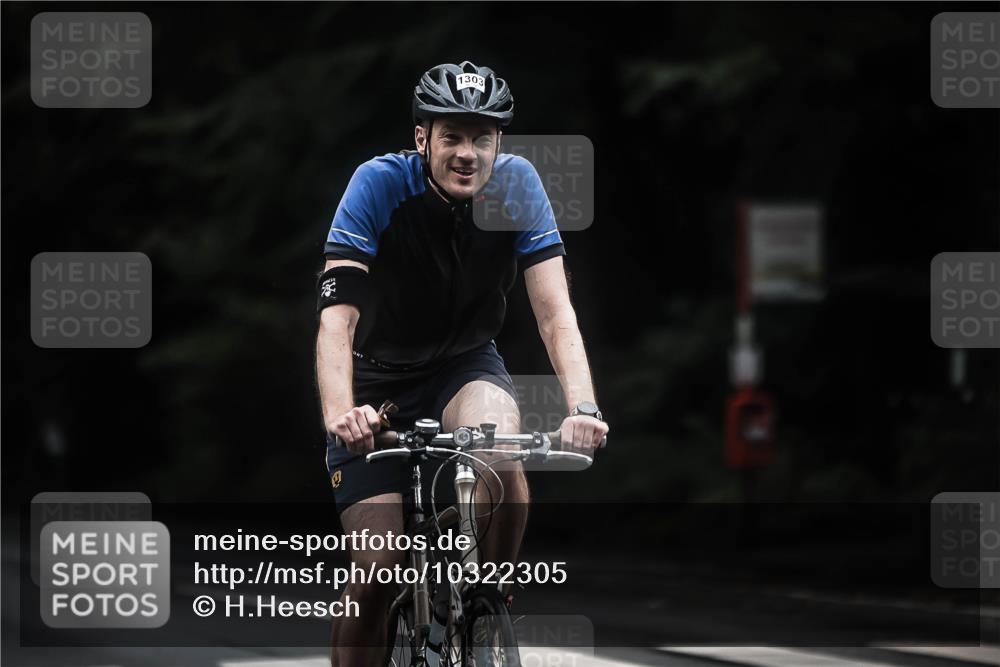 13.09.2026 - Stadtparktriathlon H.Heesch http://msf.ph/oto/10322305 13.09.2026 13:08:03 Radfahren 1303, 1418 meine-sportfotos.de