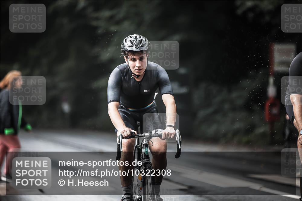13.09.2026 - Stadtparktriathlon H.Heesch http://msf.ph/oto/10322308 13.09.2026 11:59:11 Radfahren 878, 911, 955, 998, 1024 meine-sportfotos.de