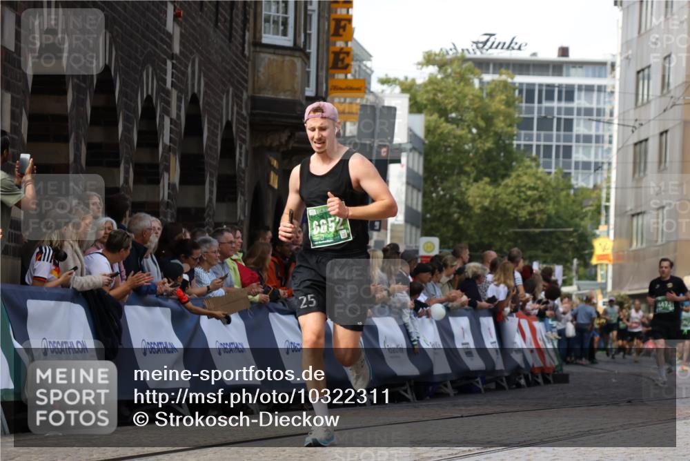 13.09.2026 - 21. swb-Marathon Bremen Strokosch-Dieckow http://msf.ph/oto/10322311 13.09.2026 13:09:26 Ziel 1241, 1925, 2287, 2291, 2909, 4384, 4898, 5383, 5636, 7262, 8120, 8830, 9904, 10044, 195, 4473, 4782, 6652 meine-sportfotos.de
