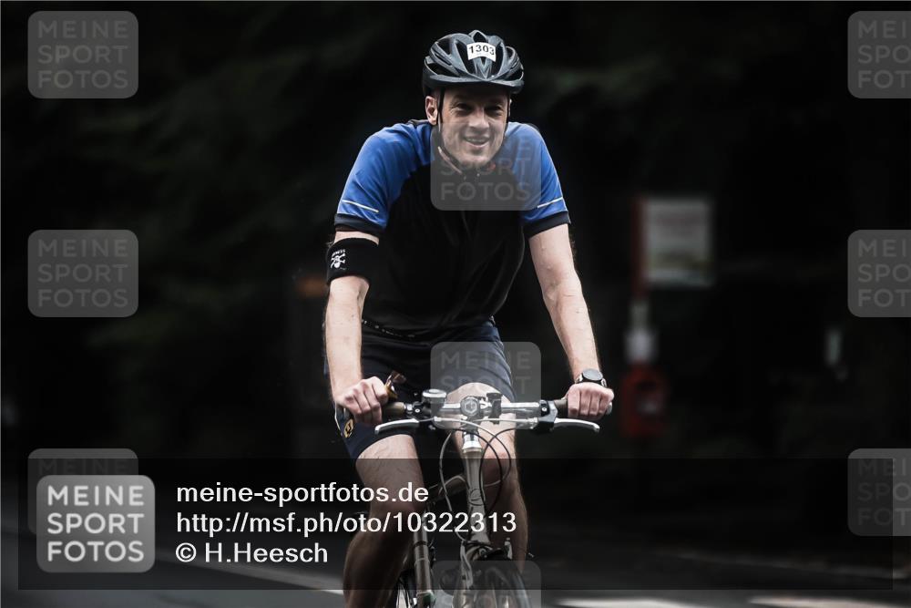 13.09.2026 - Stadtparktriathlon H.Heesch http://msf.ph/oto/10322313 13.09.2026 13:08:03 Radfahren 1303, 1418 meine-sportfotos.de