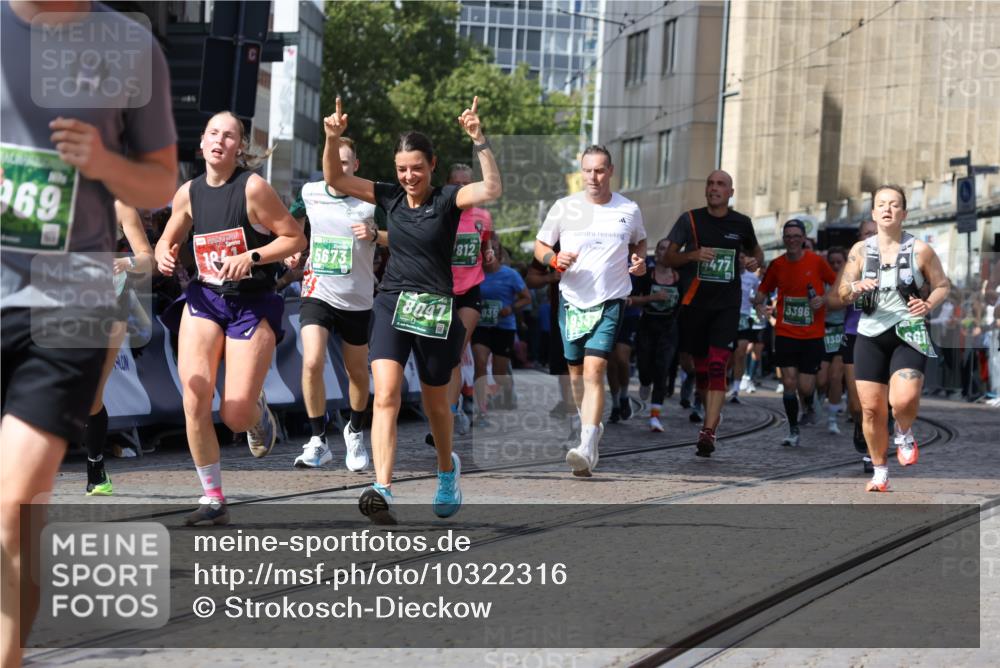 13.09.2026 - 21. swb-Marathon Bremen Strokosch-Dieckow http://msf.ph/oto/10322316 13.09.2026 13:31:08 Ziel 244, 800, 834, 1189, 1533, 1771, 1841, 1926, 1941, 2369, 2452, 2723, 2985, 3360, 4251, 4342, 4757, 4920, 5600, 5681, 5802, 5822, 5900, 6343, 6523, 7012, 7760, 8616, 9290, 9507, 9653, 9692, 9699, 9767, 13090, 13215, 217, 1398, 1627, 2244, 2602, 3396, 3762, 4477, 5375, 5673, 5720, 5765, 5979, 6619, 7001, 7296, 7812, 8035, 8097, 8339, 8342, 8726, 9147, 9337, 9822, 9969, 9977, 13066 meine-sportfotos.de