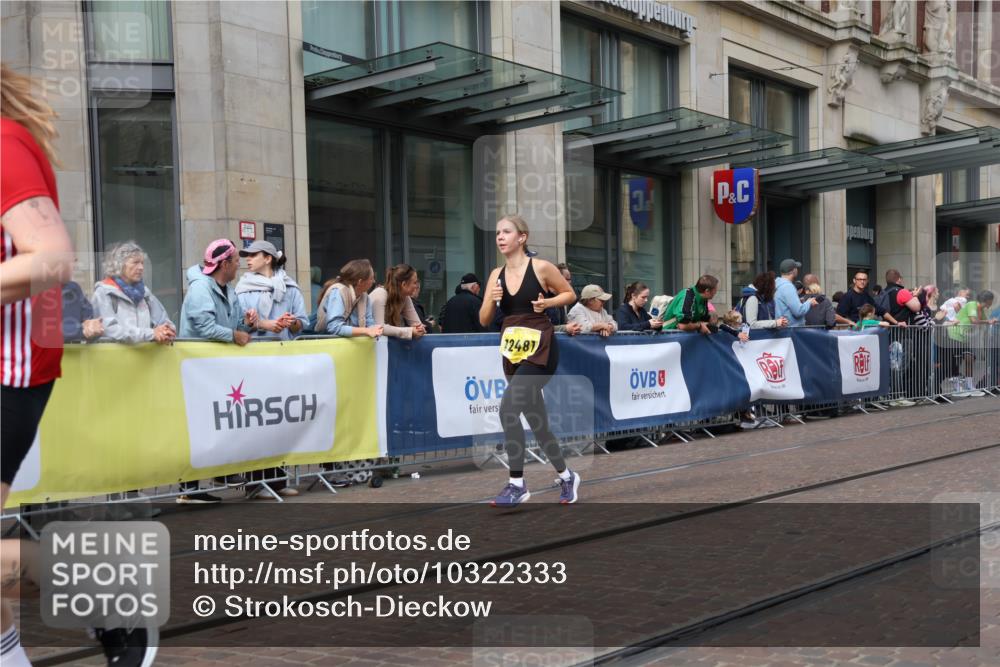 13.09.2026 - 21. swb-Marathon Bremen Strokosch-Dieckow http://msf.ph/oto/10322333 13.09.2026 10:59:29 Ziel 10175, 10236, 10355, 10669, 10691, 10867, 10928, 10929, 11054, 11056, 11089, 11194, 11419, 11427, 11501, 11594, 11637, 11803, 11879, 11904, 12138, 12238, 12239, 12242, 12243, 12388, 12480, 12527, 10147, 10377, 10492, 10668, 10745, 10922, 11086, 11125, 11151, 11207, 11301, 11302, 11500, 11519, 11873, 12118, 12200, 12267, 12295, 12481, 12537, 12541 meine-sportfotos.de