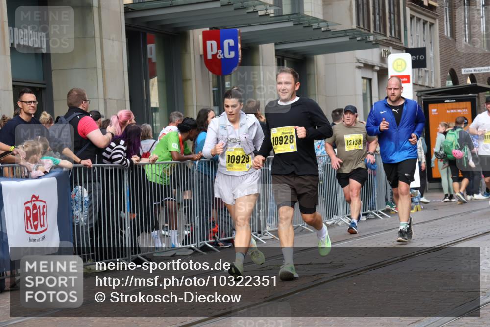 13.09.2026 - 21. swb-Marathon Bremen Strokosch-Dieckow http://msf.ph/oto/10322351 13.09.2026 10:59:32 Ziel 10175, 10236, 10355, 10669, 10691, 10867, 10928, 10929, 11054, 11056, 11071, 11089, 11194, 11250, 11419, 11427, 11445, 11501, 11637, 11803, 11879, 11904, 12138, 12238, 12239, 12242, 12243, 12388, 12480, 12527, 10147, 10377, 10492, 10745, 10922, 11086, 11125, 11151, 11207, 11301, 11302, 11500, 11519, 11594, 11873, 12118, 12267, 12295, 12481, 12537, 12541 meine-sportfotos.de