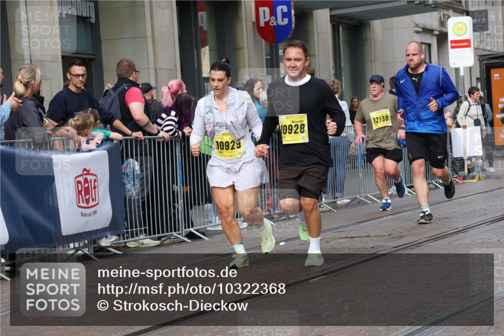 13.09.2026 - 21. swb-Marathon Bremen Strokosch-Dieckow http://msf.ph/oto/10322368 13.09.2026 10:59:32 Ziel 10175, 10236, 10355, 10669, 10691, 10867, 10928, 10929, 11054, 11056, 11071, 11089, 11194, 11250, 11419, 11427, 11445, 11501, 11637, 11803, 11879, 11904, 12138, 12238, 12239, 12242, 12243, 12388, 12480, 12527, 10147, 10377, 10492, 10745, 10922, 11086, 11125, 11151, 11207, 11301, 11302, 11500, 11519, 11594, 11873, 12118, 12267, 12295, 12481, 12537, 12541 meine-sportfotos.de