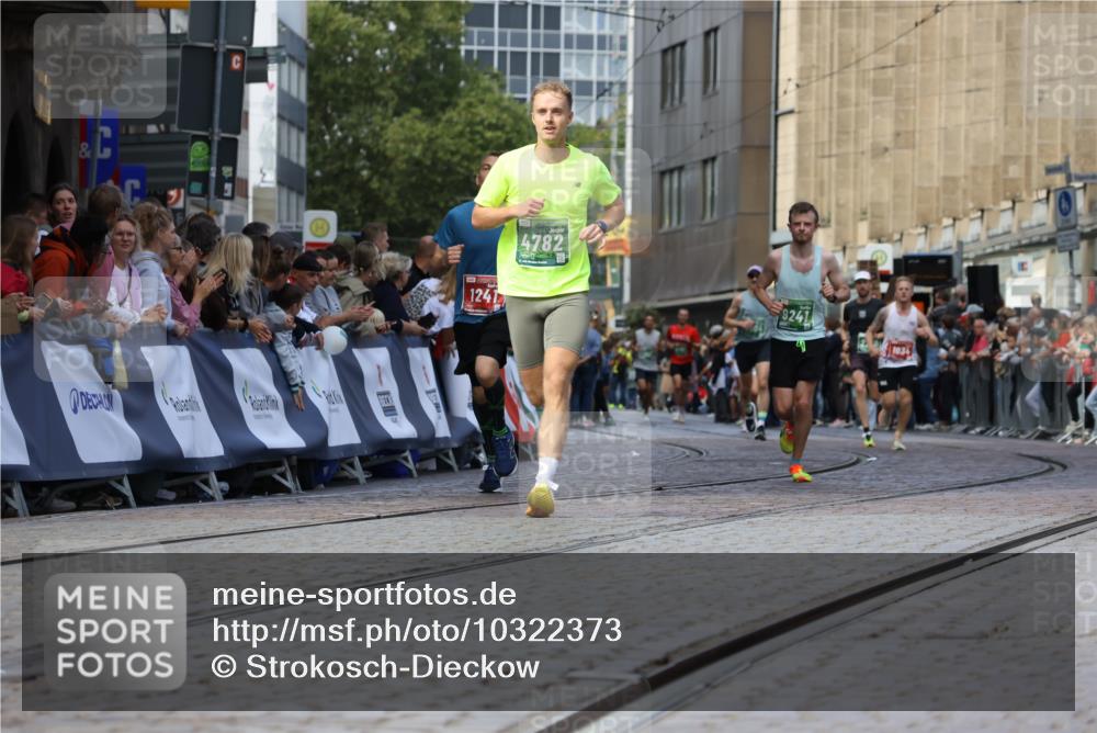 13.09.2026 - 21. swb-Marathon Bremen Strokosch-Dieckow http://msf.ph/oto/10322373 13.09.2026 13:09:36 Ziel 1034, 1241, 2291, 2909, 3197, 4895, 4898, 5111, 5383, 8759, 8830, 9789, 9866, 9904, 10044, 195, 567, 1723, 1975, 2750, 4782, 9241, 9277, 9804 meine-sportfotos.de