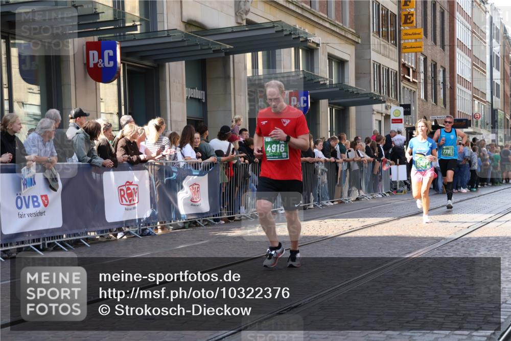 13.09.2026 - 21. swb-Marathon Bremen Strokosch-Dieckow http://msf.ph/oto/10322376 13.09.2026 13:18:35 Ziel 307, 2007, 4120, 4916, 5277, 5867, 6310, 6787, 7104, 7154, 7163, 7602, 7647, 7686, 7791, 8743, 9327, 9512, 9833, 13184, 465, 1146, 1419, 2055, 2324, 2948, 3631, 4413, 4642, 5307, 5460, 6293, 6294, 6818, 7245, 7491, 7731, 7954, 8404, 8540, 8872, 9019, 9275, 9833, 13150 meine-sportfotos.de