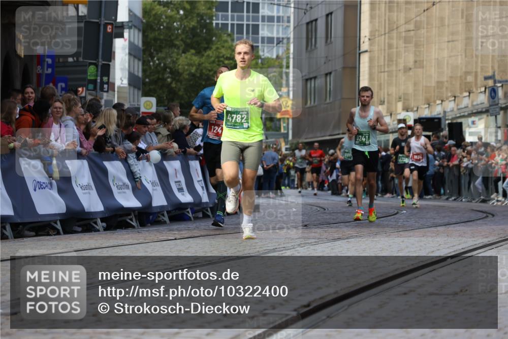 13.09.2026 - 21. swb-Marathon Bremen Strokosch-Dieckow http://msf.ph/oto/10322400 13.09.2026 13:09:36 Ziel 1034, 1241, 2291, 2909, 3197, 4895, 4898, 5111, 5383, 8759, 8830, 9789, 9866, 9904, 10044, 195, 567, 1723, 1975, 2750, 4782, 9241, 9277, 9804 meine-sportfotos.de
