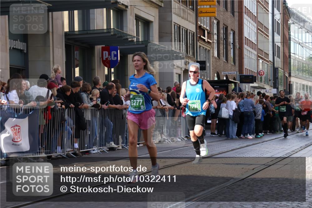 13.09.2026 - 21. swb-Marathon Bremen Strokosch-Dieckow http://msf.ph/oto/10322411 13.09.2026 13:18:36 Ziel 307, 2007, 4120, 4857, 4916, 5277, 5867, 6310, 6787, 7104, 7154, 7163, 7602, 7647, 7686, 7791, 8743, 9327, 9512, 13184, 465, 1146, 1419, 2055, 2324, 2948, 3631, 4413, 4642, 5307, 5460, 5867, 6293, 6294, 6818, 7245, 7491, 7731, 7954, 8404, 8540, 8743, 8872, 9019, 9275, 9327, 9833, 13150 meine-sportfotos.de