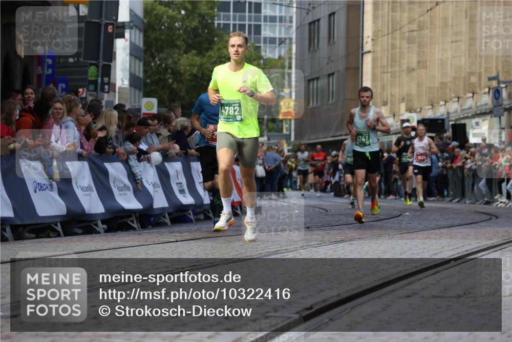 13.09.2026 - 21. swb-Marathon Bremen Strokosch-Dieckow http://msf.ph/oto/10322416 13.09.2026 13:09:36 Ziel 1034, 1241, 2291, 2909, 3197, 4895, 4898, 5111, 5383, 8759, 8830, 9789, 9866, 9904, 10044, 195, 567, 1723, 1975, 2750, 4782, 9241, 9277, 9804 meine-sportfotos.de